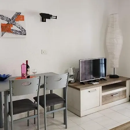 Apartamento Con La Piscina Climatizada